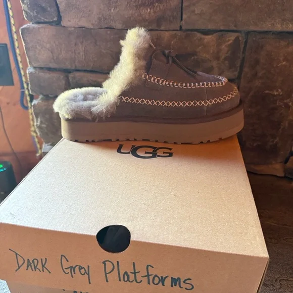 UGG Disquette Alpine Lightweight Platforms. NIB - Picture 5 of 7